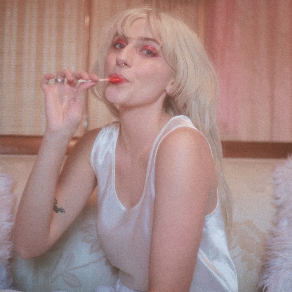 Meet your Posher, Danielle